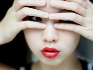 Причины прыщей на лбу