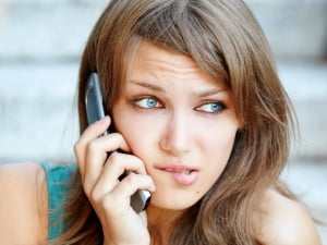 Прыщи на висках могут появится от мобильного телефона
