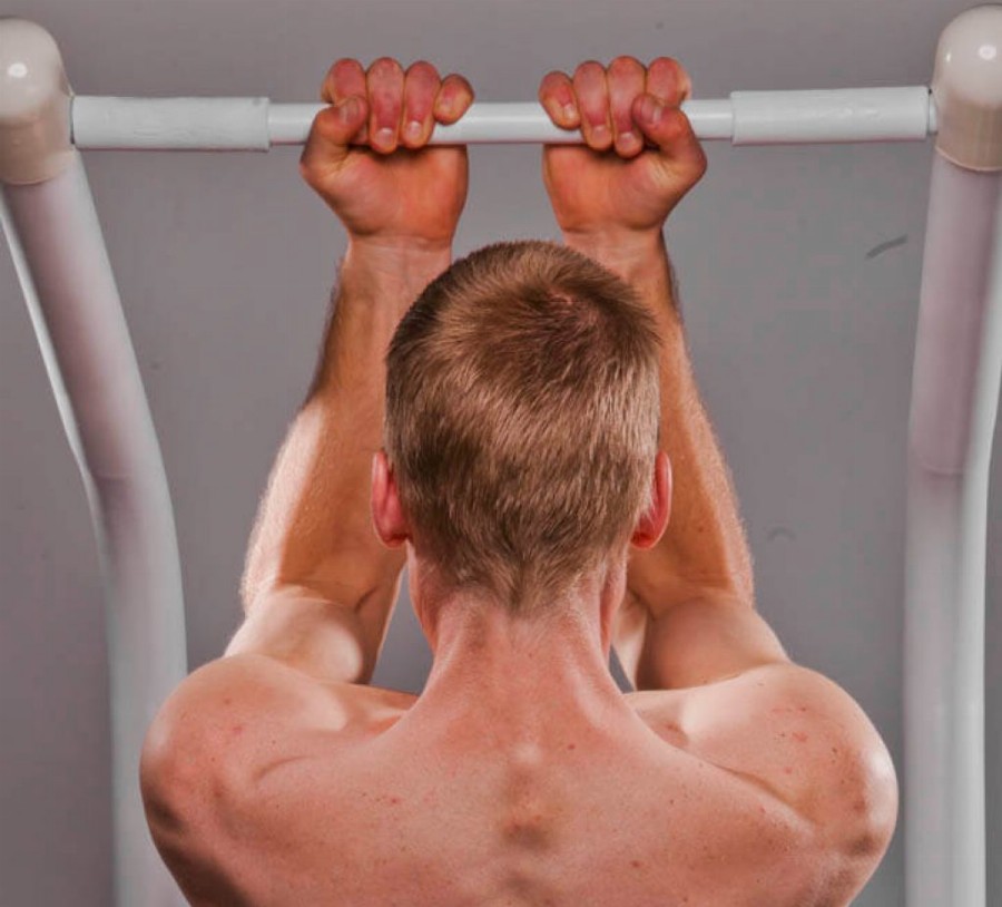 Подтягивания узким обратным хватом