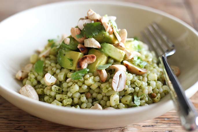 Салат из кускуса с авокадо